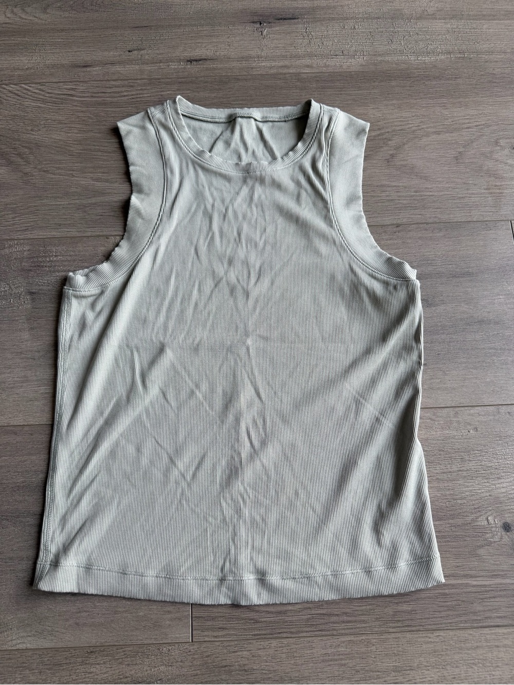 VUORI POSE MODERN TANK - size medium - light olive green